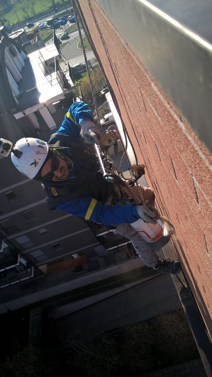 Operazione edile in quota a Milano