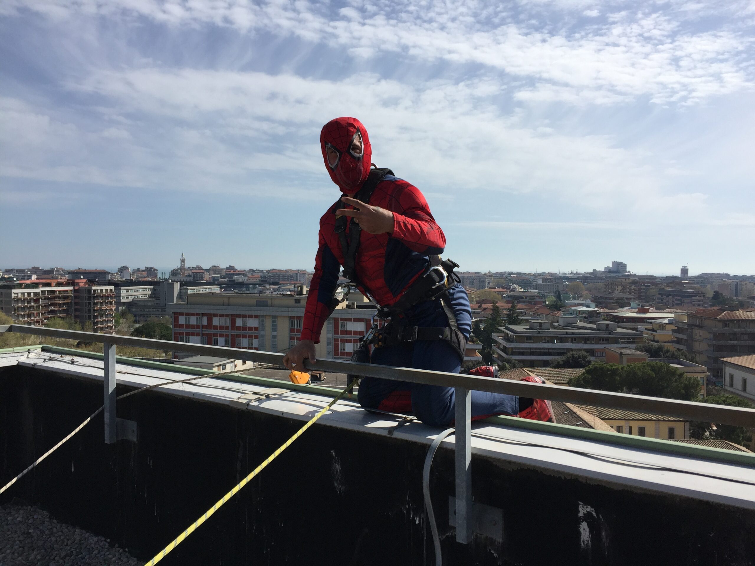 SUPEREROI ACROBATICI IN MISSIONE ALL’OSPEDALE DI  PESCARA