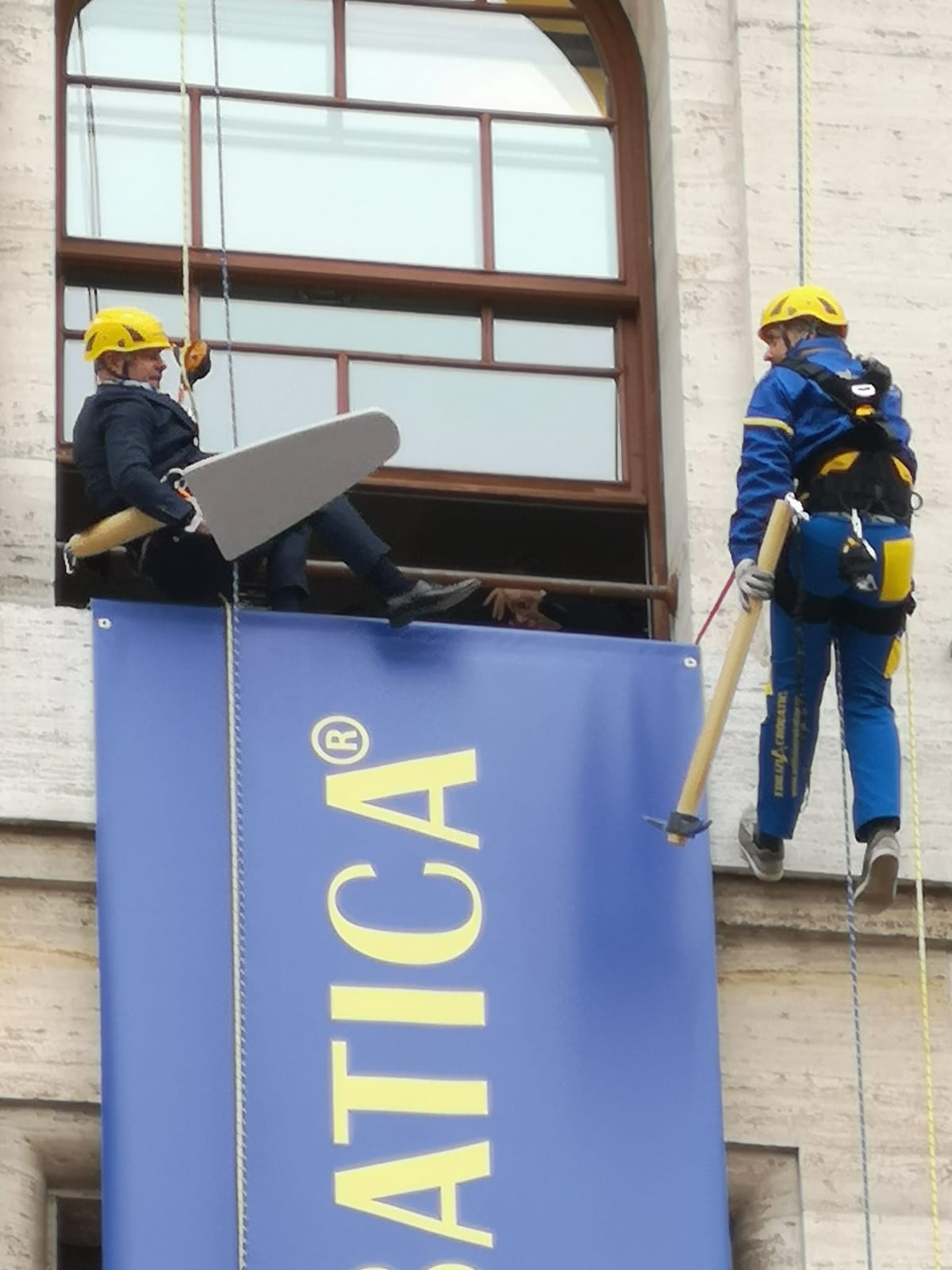 Installazione insegne pubblicitarie normativa