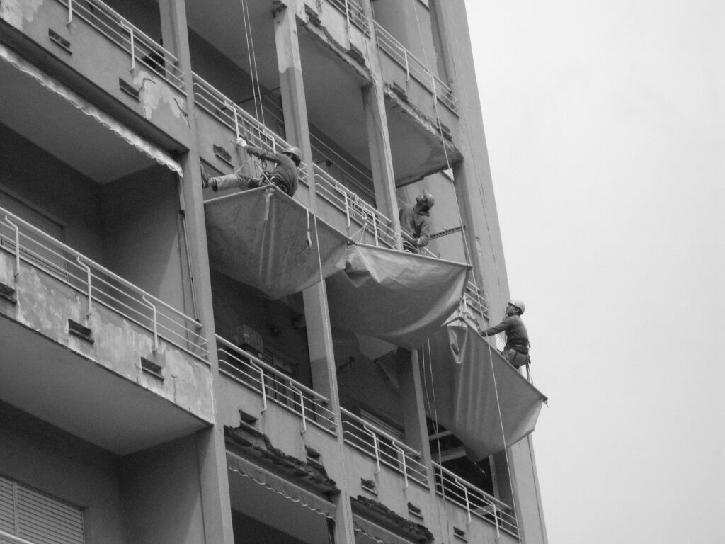 Rifacimento balconi condominio: Chi paga le spese?