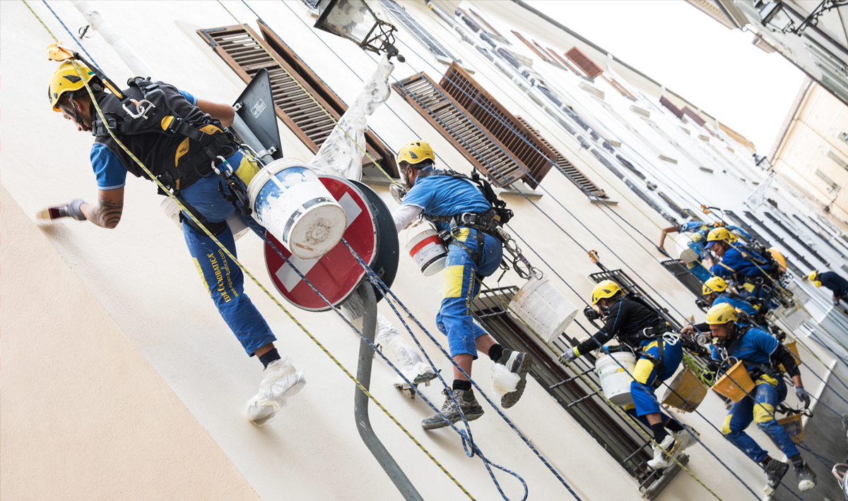 Lavori in quota su fune su monumenti