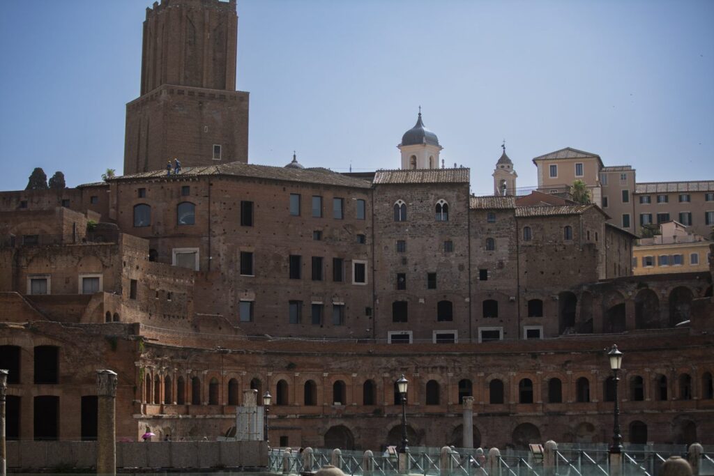 Messa in sicurezza e pulizia gronde Mercati di Traiano museo dei Fori Imperiali
