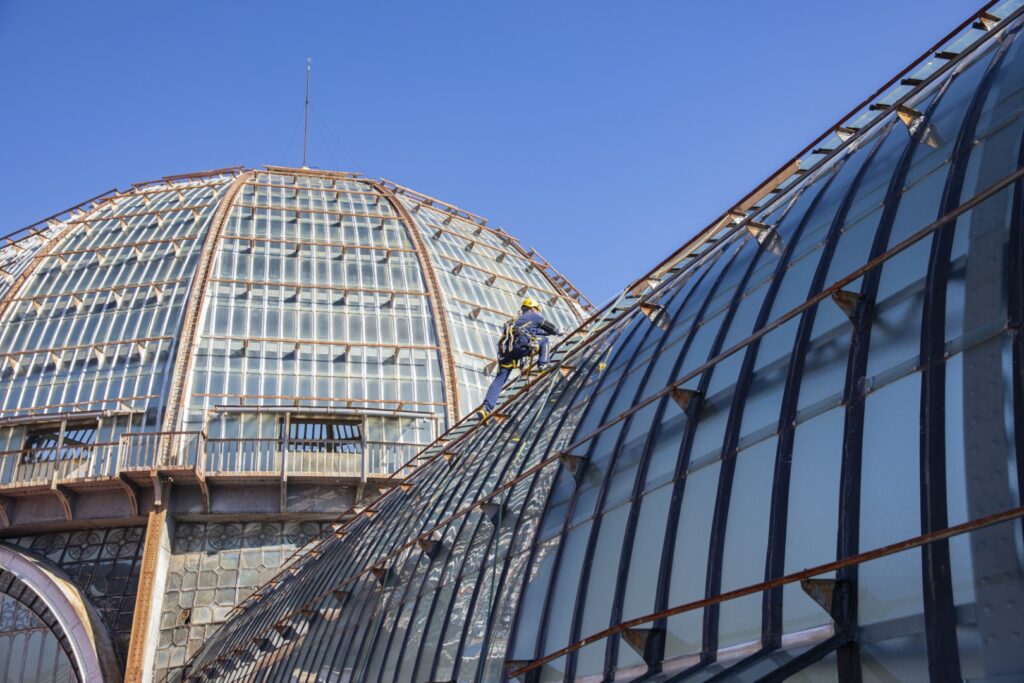 Sigillatura vetrate e pulizia della copertura della Galleria Umberto I di Napoli