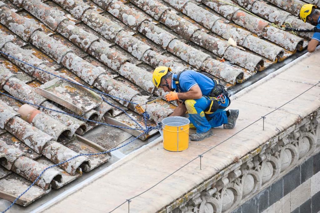 Quando è obbligatorio rifare il tetto in un condominio?