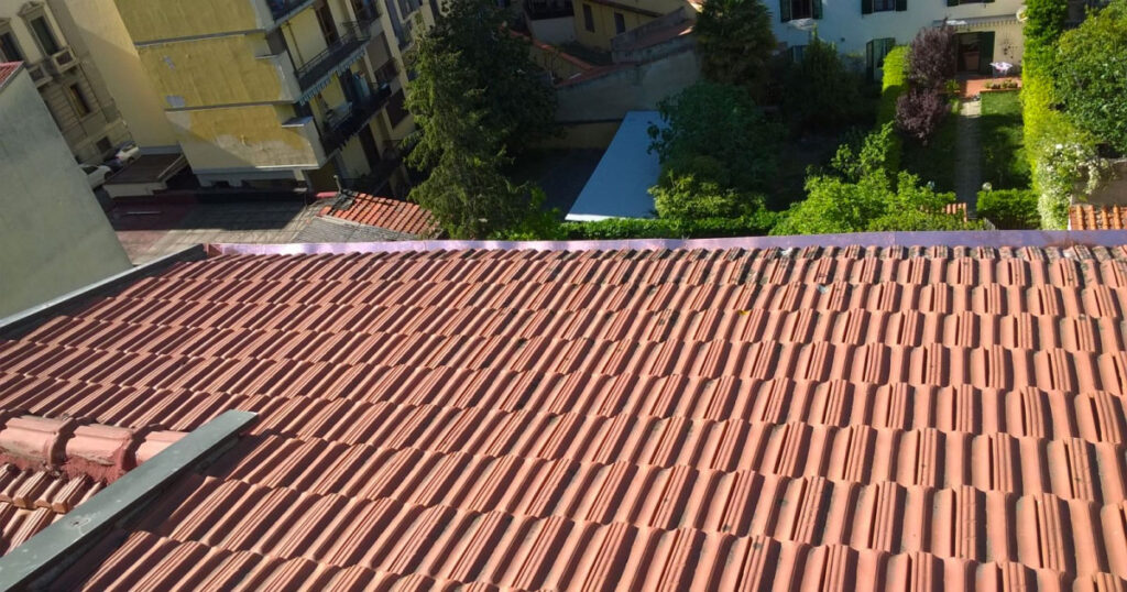 foto illustrativa per processo di pulizia grondaie