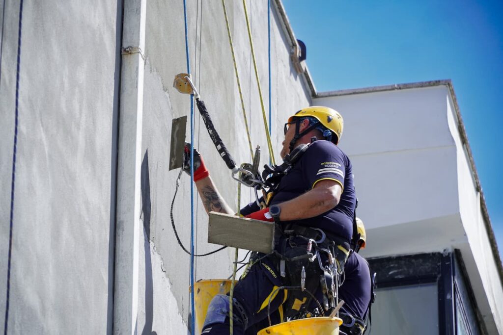 Esempio di intonacatura con Operai Acrobatica su fune