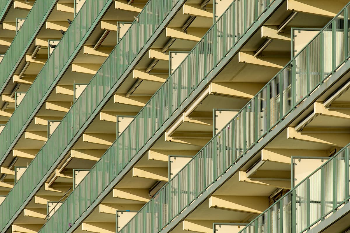 serie di balconi aggettanti